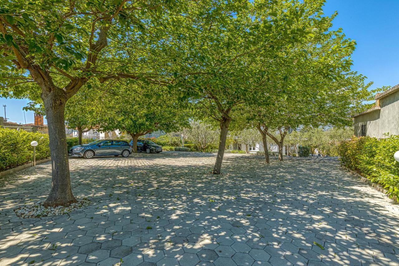 Villa Mihaela Trogir Exteriör bild