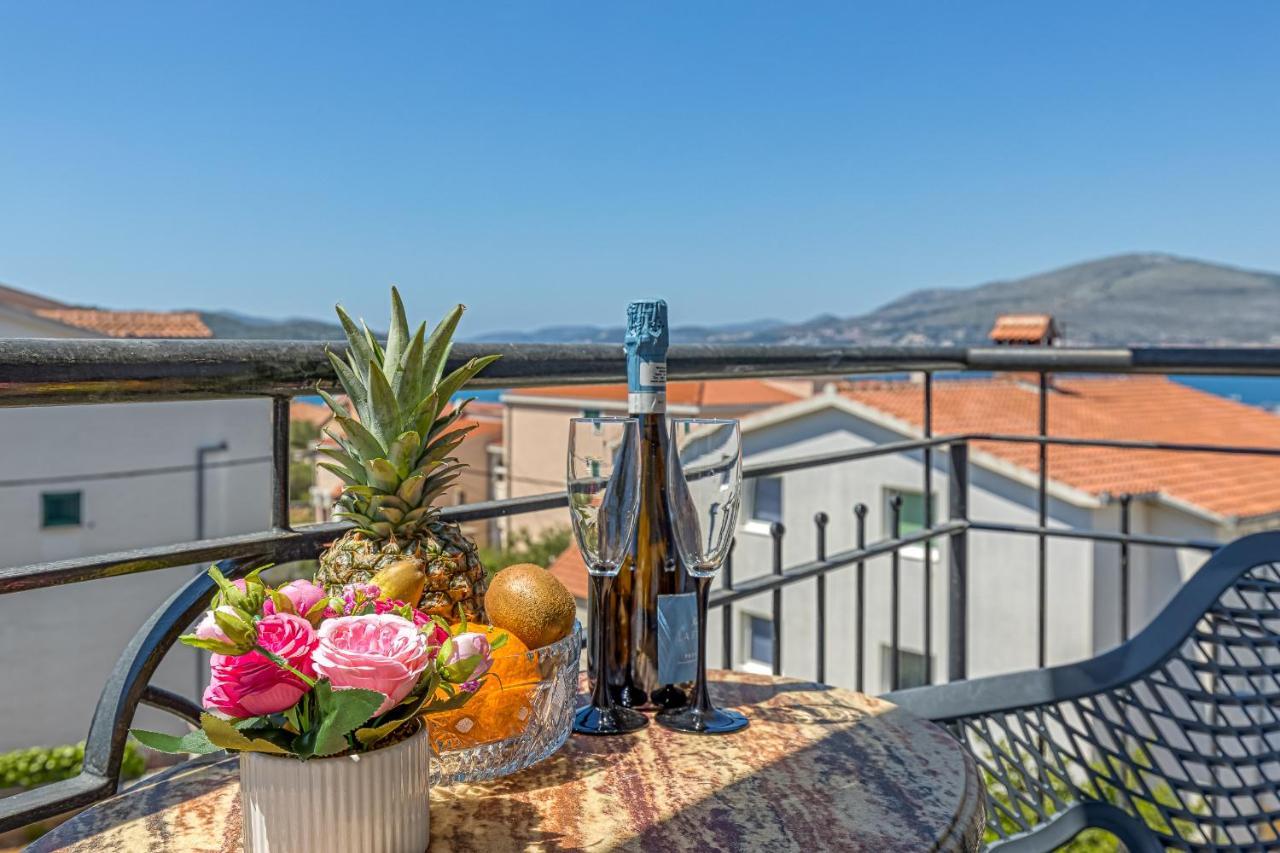 Villa Mihaela Trogir Exteriör bild